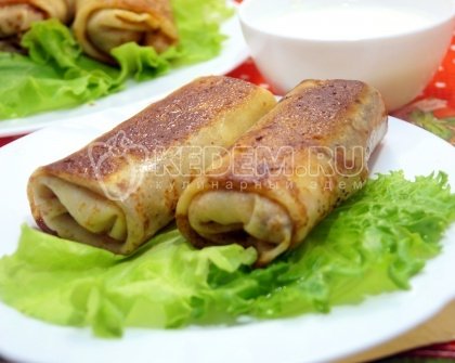 Фаршированные блины с колбасой и грибами