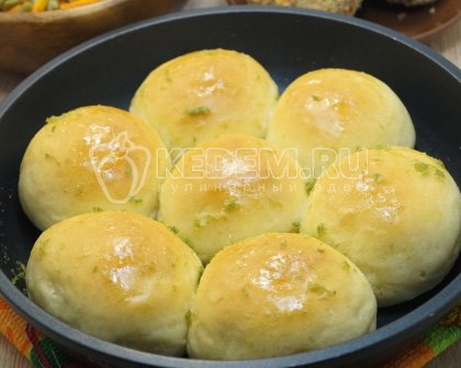 Постные булочки с чесноком