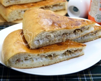 Пирог с фаршем и рисом