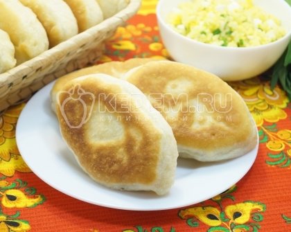 Пирожки с рисом, яйцом и зеленым луком