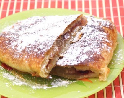 Ленивый пирог с яблоками и корицей