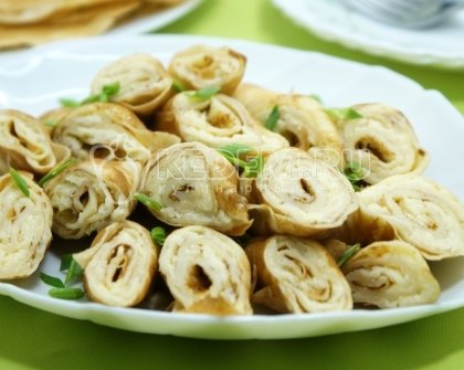 Блины с сыром рулетиками