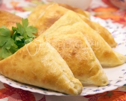 Слоёные пирожки с мясом