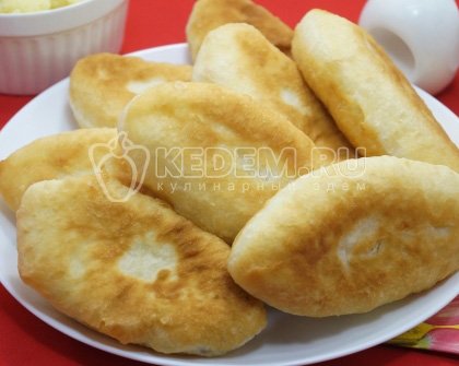 Пирожки с картошкой жареные на сковороде