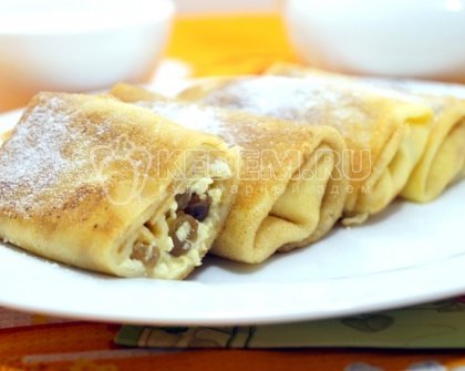 Блины с творогом и изюмом