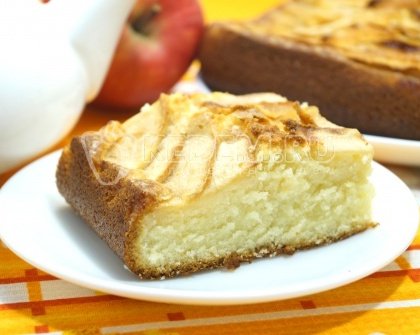 Нежная шарлотка с яблоками в духовке