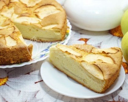 Классическая шарлотка с яблоками