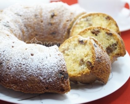 Кекс с изюмом