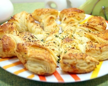 Пирог «Завитушка» с сыром и зеленью