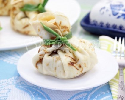 Блинные узелки с курицей
